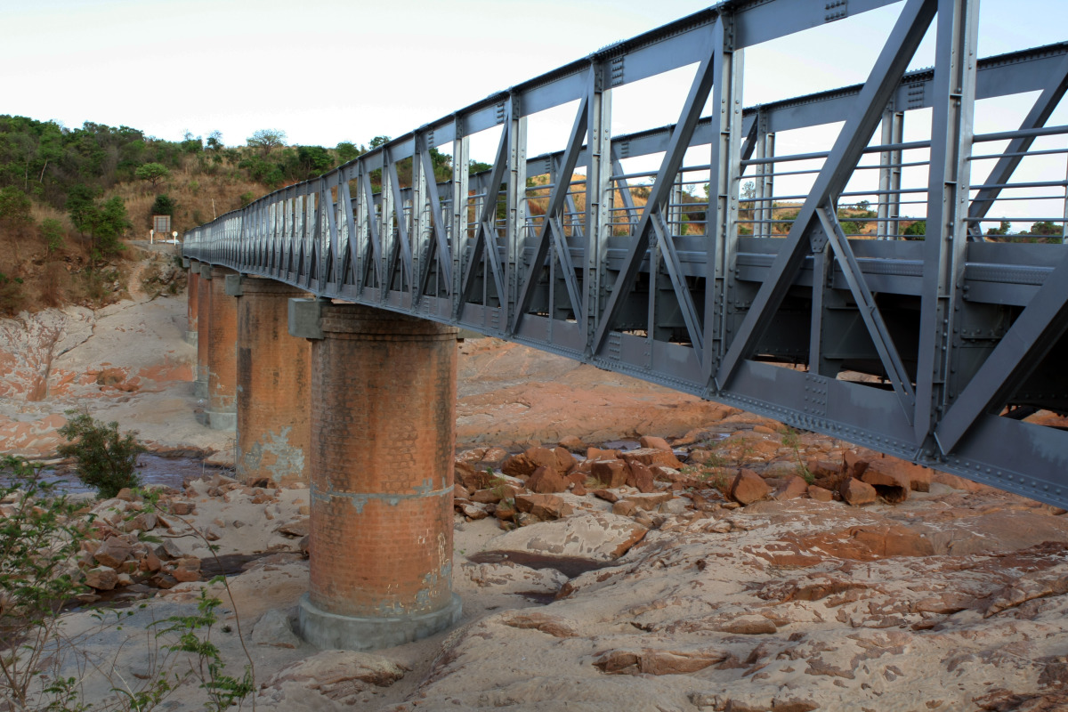 Pont de rehabilitation sur le fleuve du Betsiboka a Madagascar